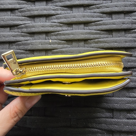 FURLA 💛 Camelia Compact Wallet Canary - Picture 7 of 11